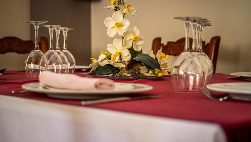 Hostal Rural El Nacimiento Deifontes ภายนอก รูปภาพ